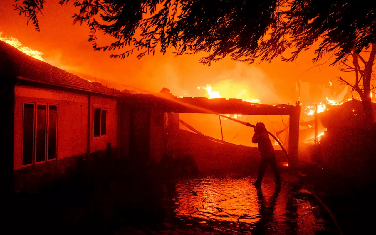 Incêndios na Califórnia podem ser desastre mais caro da história do país, diz governador