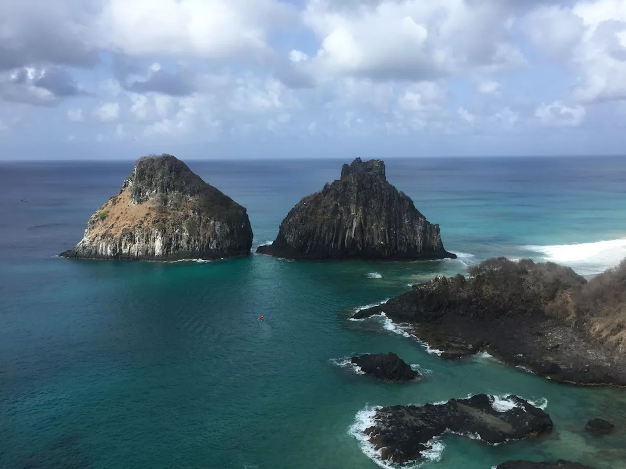 Família cai em golpe de pousada falsa em Fernando de Noronha e perde R$ 20 mil