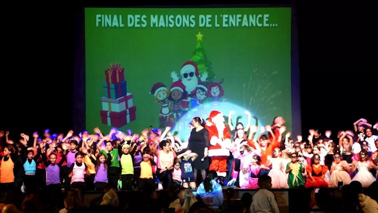 Spectacle de Noël de l'Amicale Laïque : Un succès éclatant!