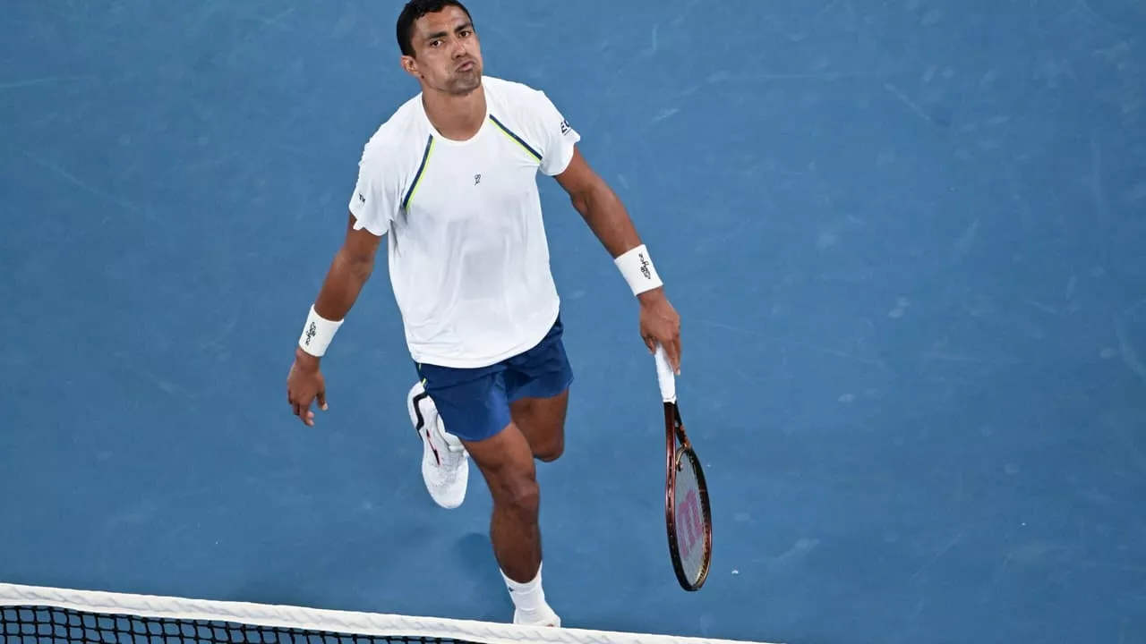 Thiago Monteiro sofre virada de Kei Nishikori e é eliminado do Australian Open