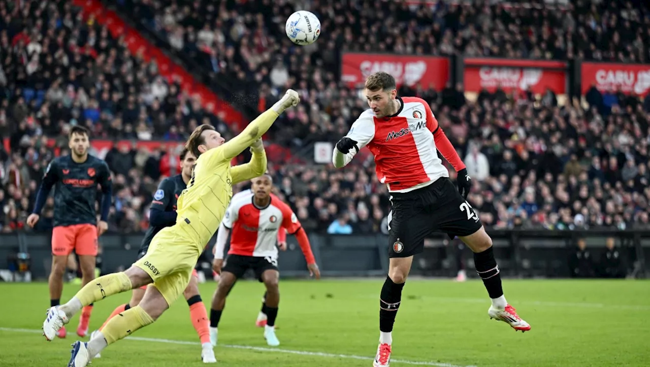 Giménez anota de penal, pero Feyenoord pierde ante Utrecht