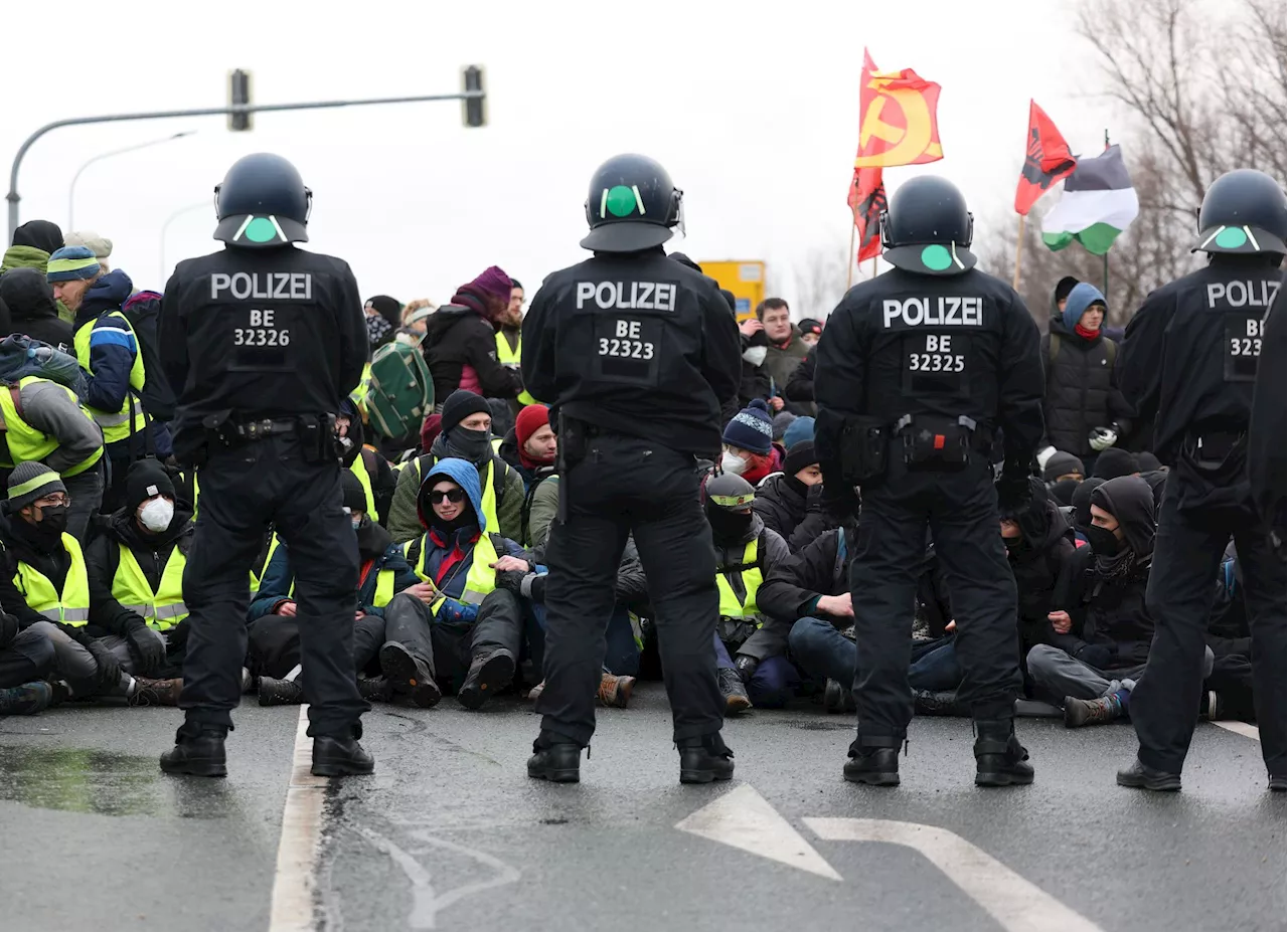 Polizei ermittelt nach Vorfall mit Polizeihund bei AfD-Protest