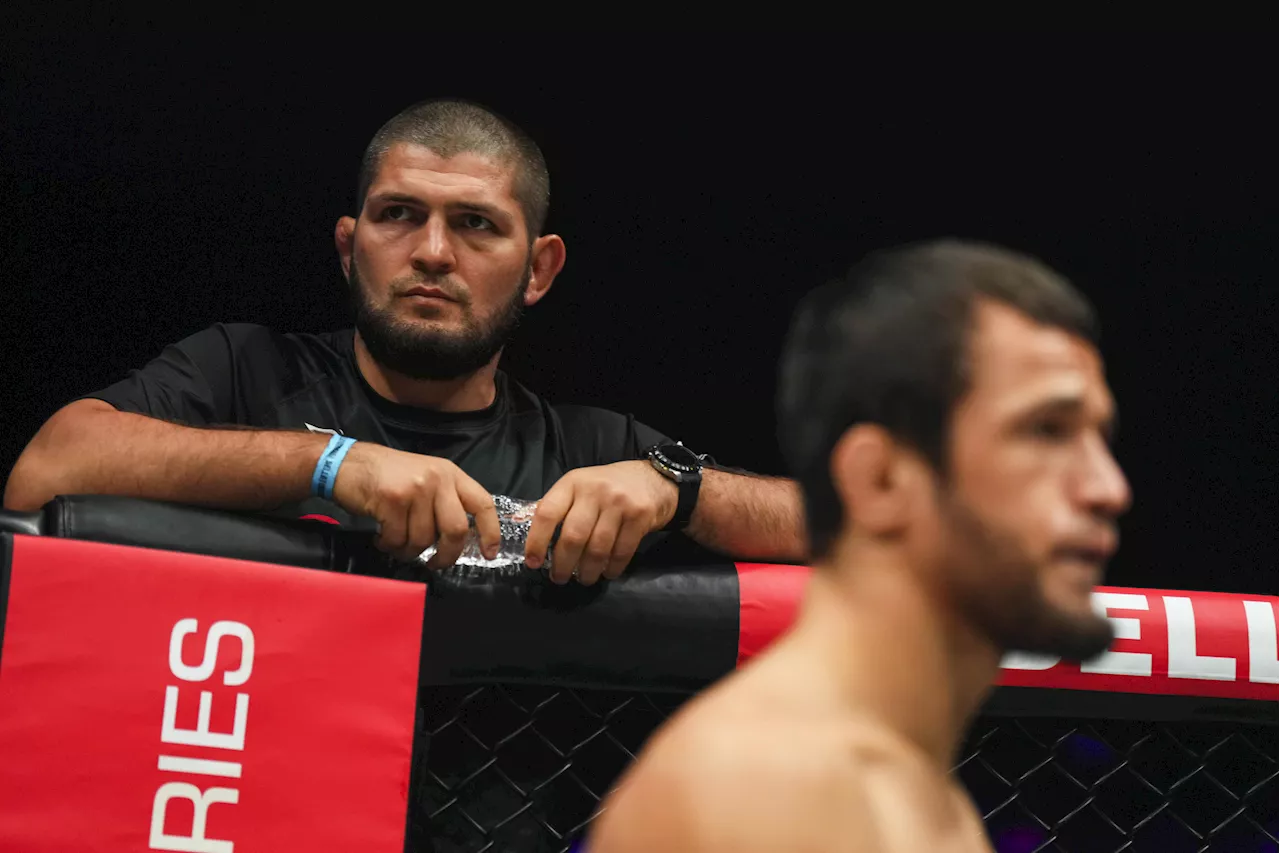 Khabib Nurmagomedov Removed From Flight, Says 'Crew Members Could Do Better'