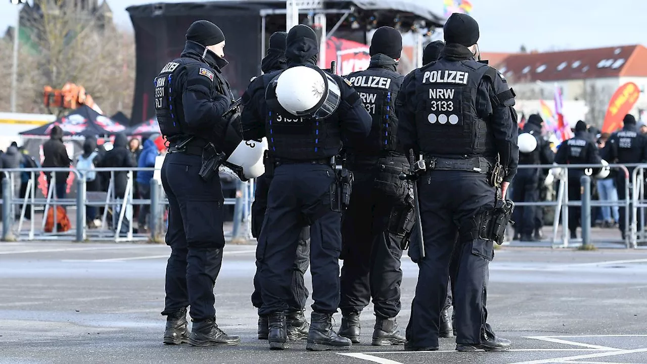 Polizeigewalt bei Anti-AfD-Protesten in Riesa: Linken-Abgeordneter erstattet Anzeige