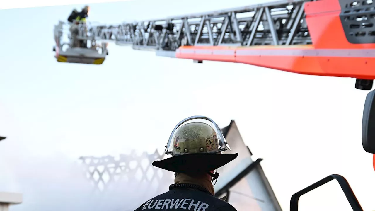 Zehn Menschen vor Flammen gerettet