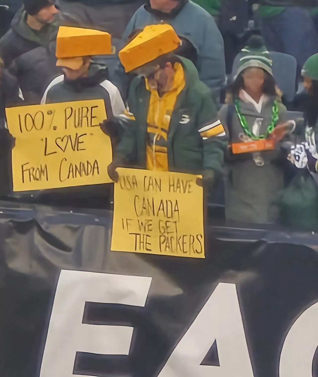 Packers Fans Wave Signs With Canadian and Trump References at Wild-Card Game