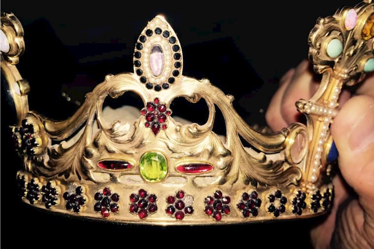 Beloved crown stolen from Virgin Mary statue at St. John the Evangelist church in Center City