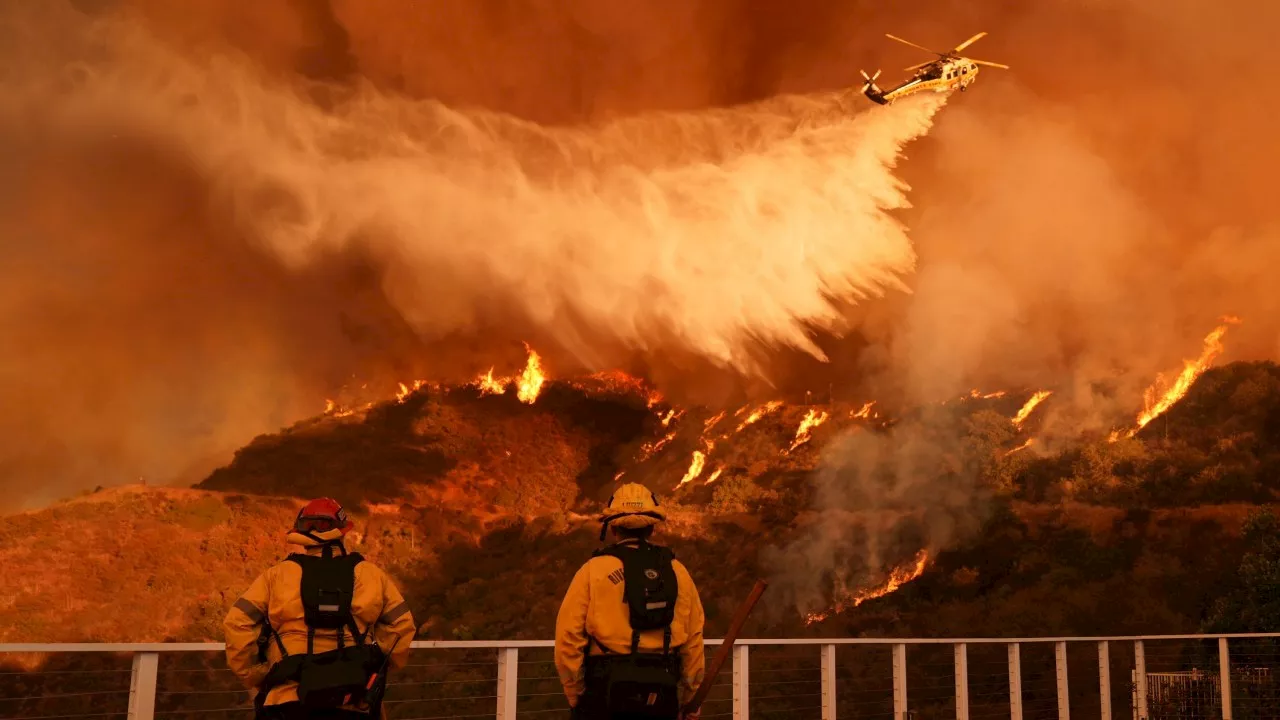 Death toll jumps as California wildfires threaten to spread even further