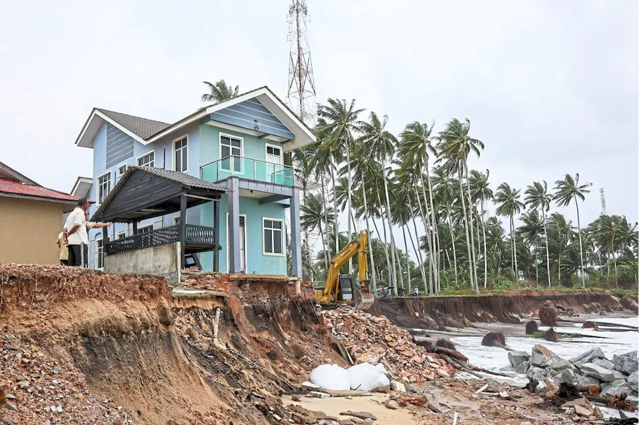 Residents fear for homes amid high tide