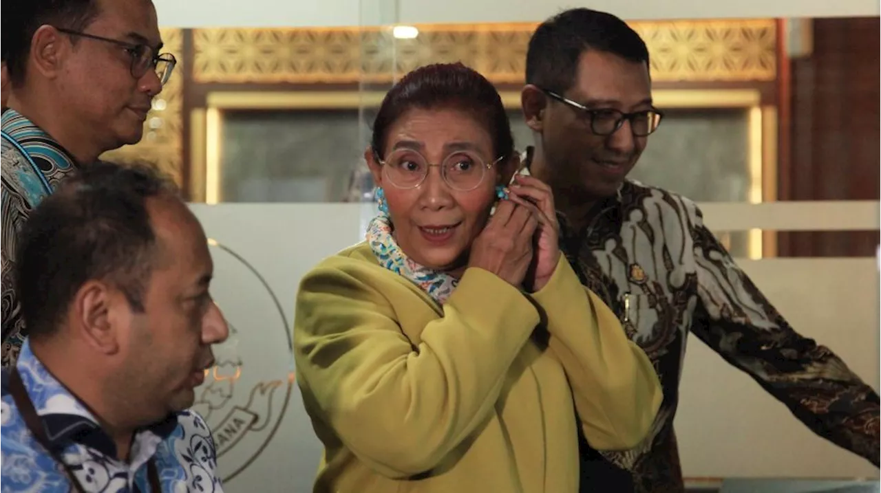 Susi Pudjiastuti Nangis Kejer Sikapi soal Siswa SD Dihukum Belajar di Lantai Gegara Nunggak SPP