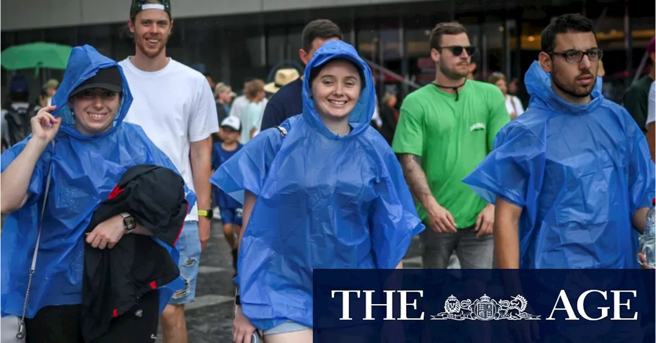 Thunderstorms lash Melbourne, disrupting first day of Australian Open