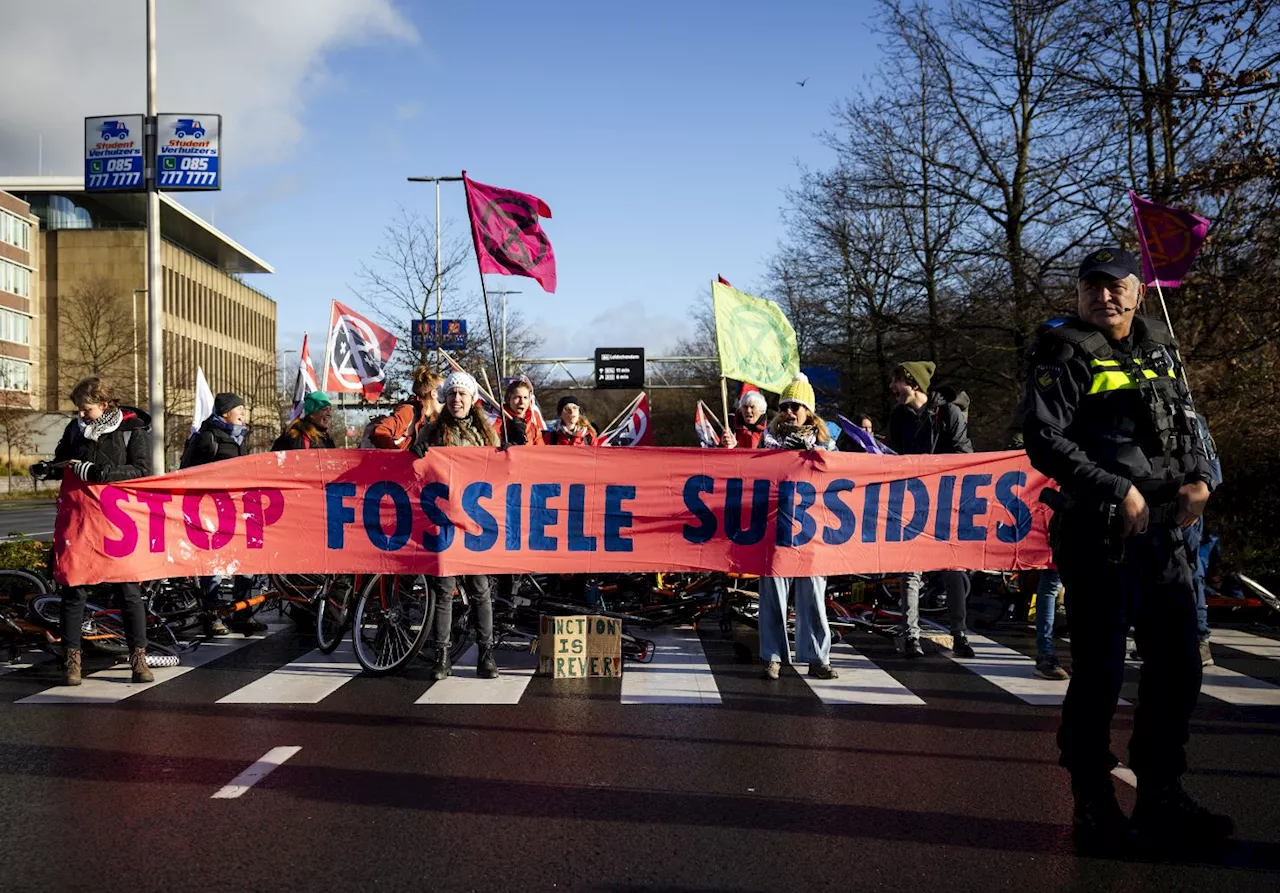 Dutch Police Arrest Hundreds of Climate Activists After Highway Blockage