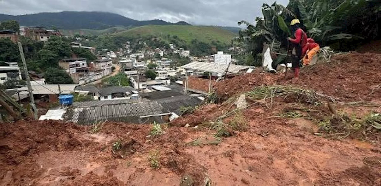 Tromba d'água causa alagamentos em Ipatinga