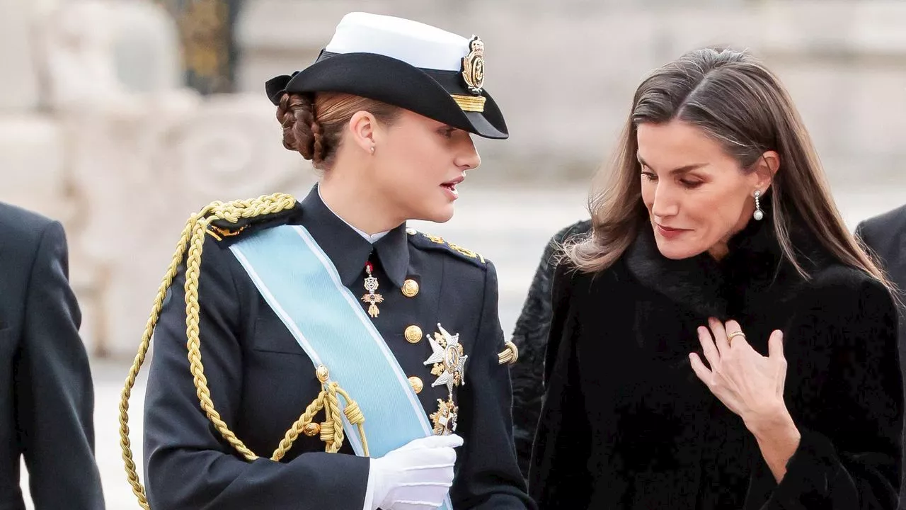 Leonor se despide de España con su uniforme de guardiamarina