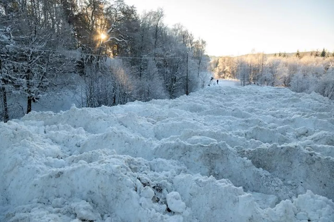 Bergen Forbereder Seg For Flom Etter Snøfall