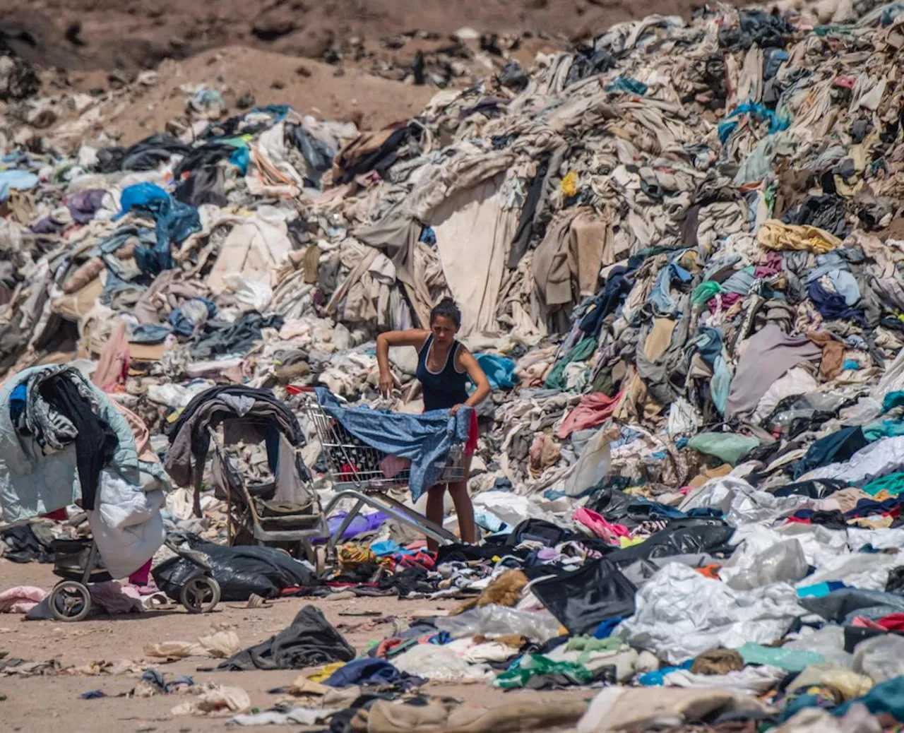 Shein-klær dumpet i Atacama-ørkenen