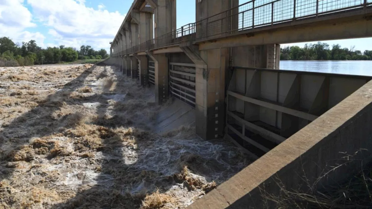 Search for missing man continues as wild weather lashes Queensland