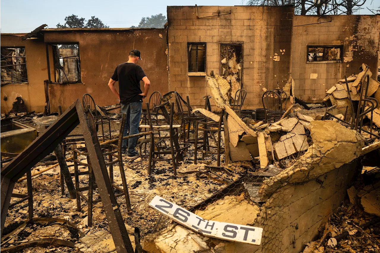 Los Angeles, vento di Santa Ana alimenta incendi: nuovo allarme, news oggi