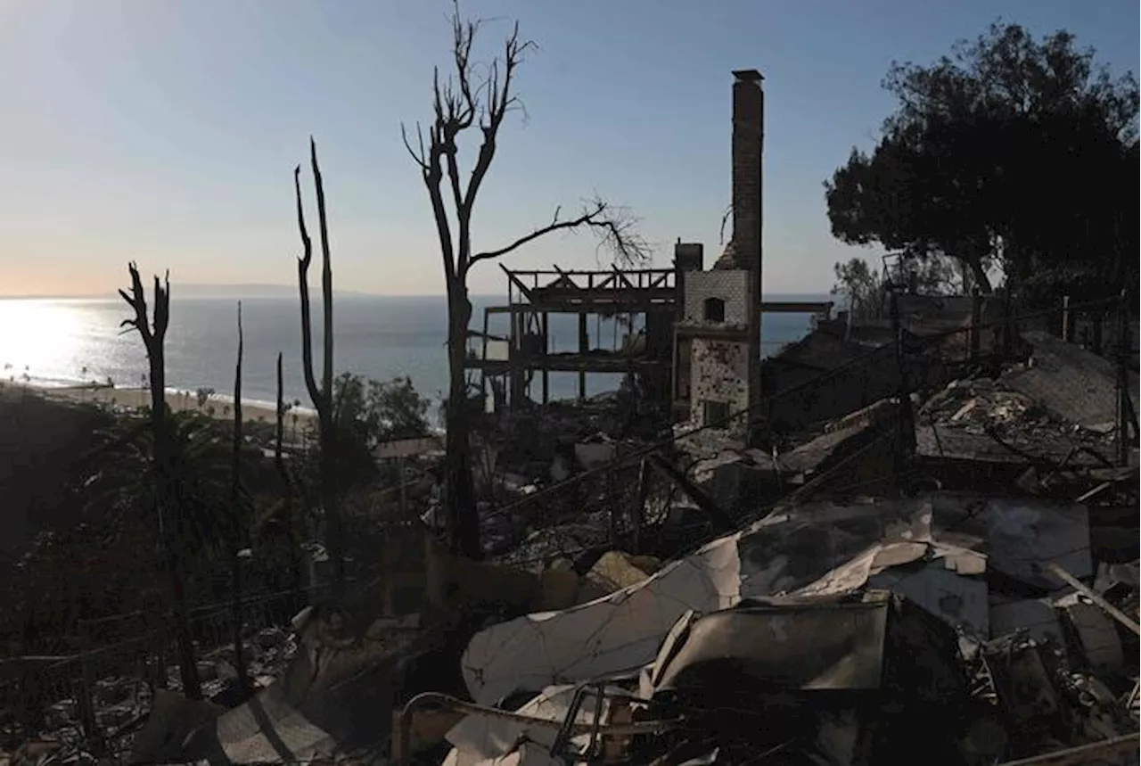 I danni per gli incendi a Los Angeles raggiungono i 250 miliardi