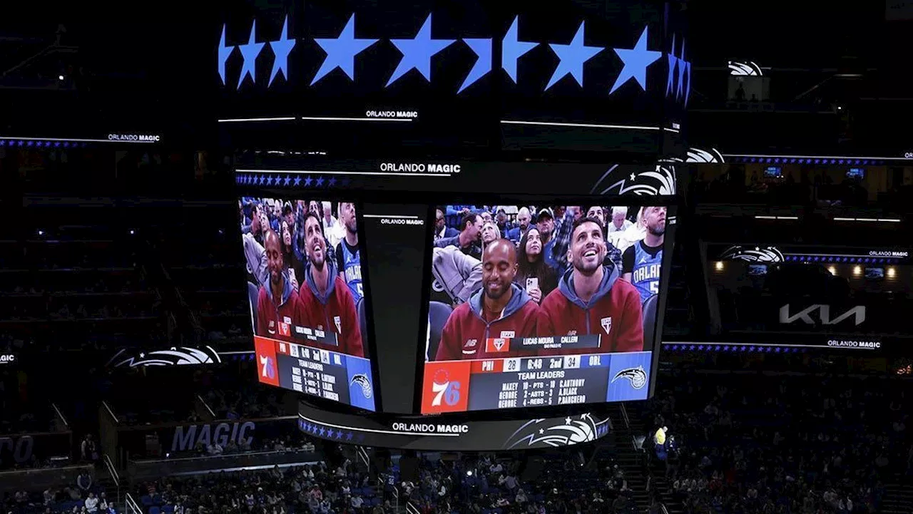 Elenco do São Paulo assiste à partida do Orlando Magic na NBA