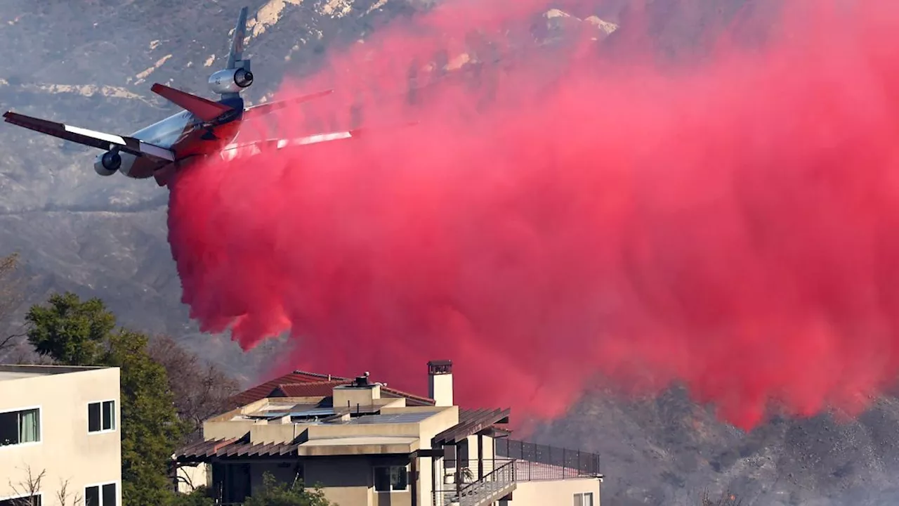 Perché l'acqua degli aerei antincendio è rossa?