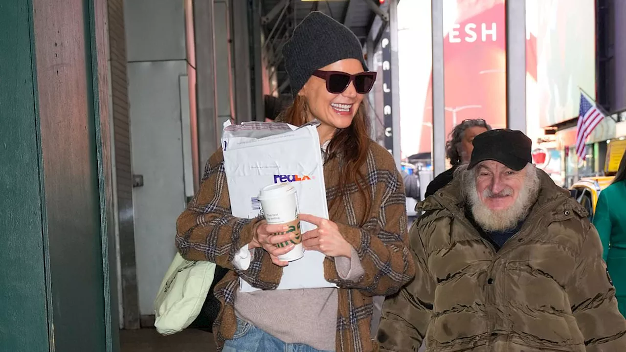 Katie Holmes Has a 'Radioman' Encounter in New York City