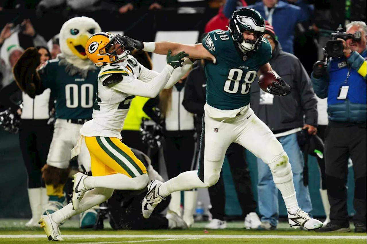 Hurts Returns, Goedert Stiff-Arms Packers to Eagles Win