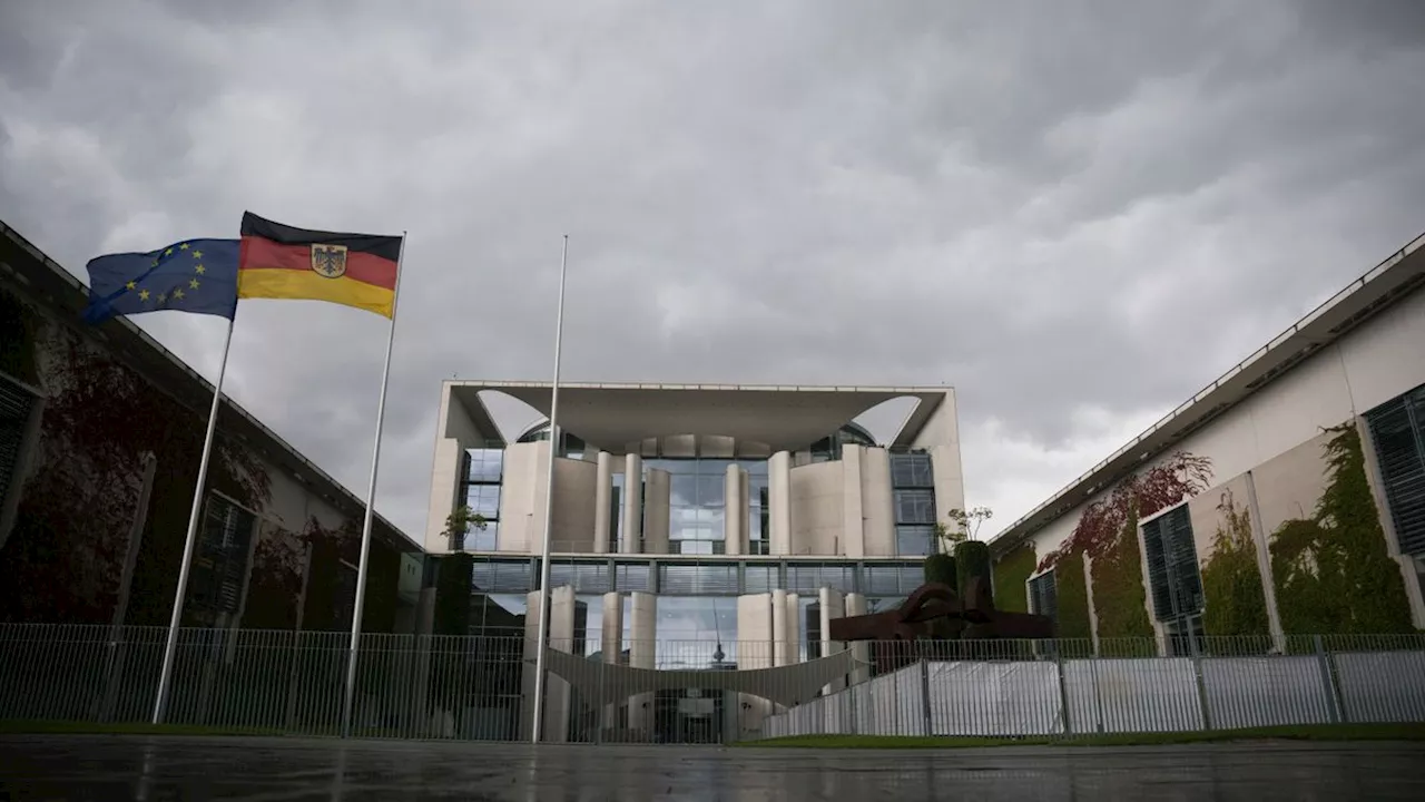 Syrischer Randalierer wirft Fäkalien-Tüte gegen Kanzleramt