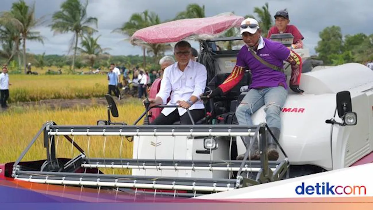 Panen Padi di Banyuasin, Zulhas Tegaskan Bulog Beli Gabah Petani Rp 6.500