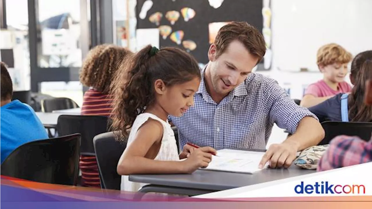 Pria Ini Sempat Jadi Guru Terkaya di Bumi Usai Nikahi Orang Tua Murid