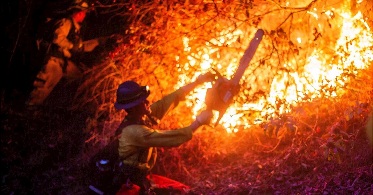 Die Rückkehr der Santa-Ana-Winde facht die Waldbrände in Los Angeles erneut an