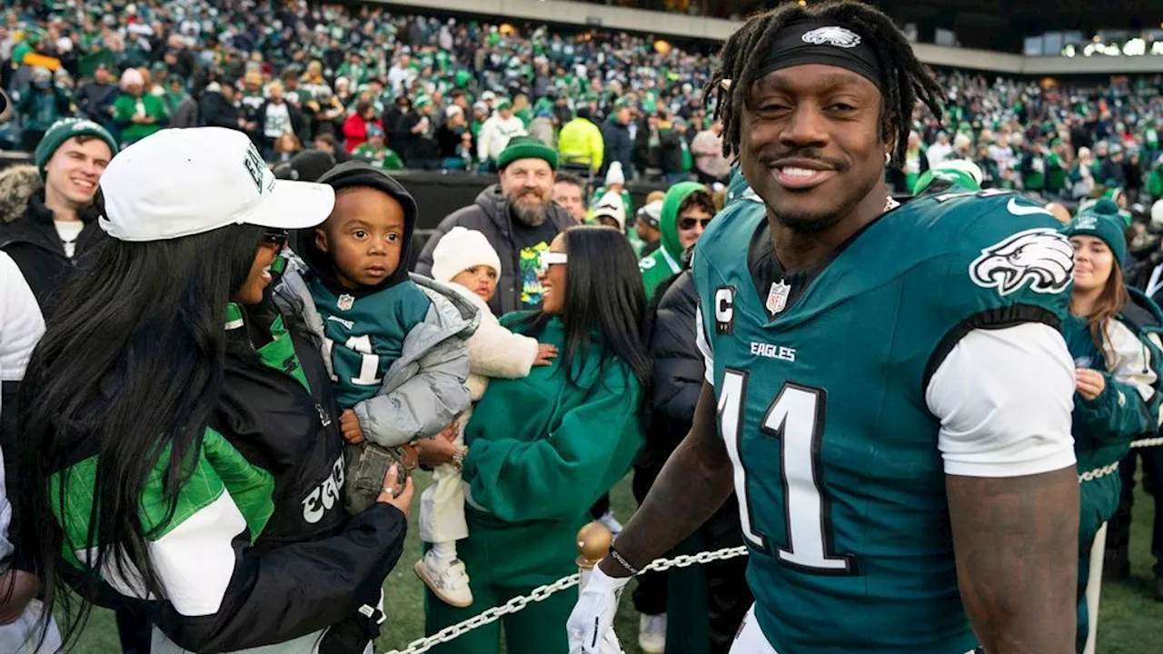 DeVonta Smith Reads 'Inner Excellence' During Eagles Playoff Win