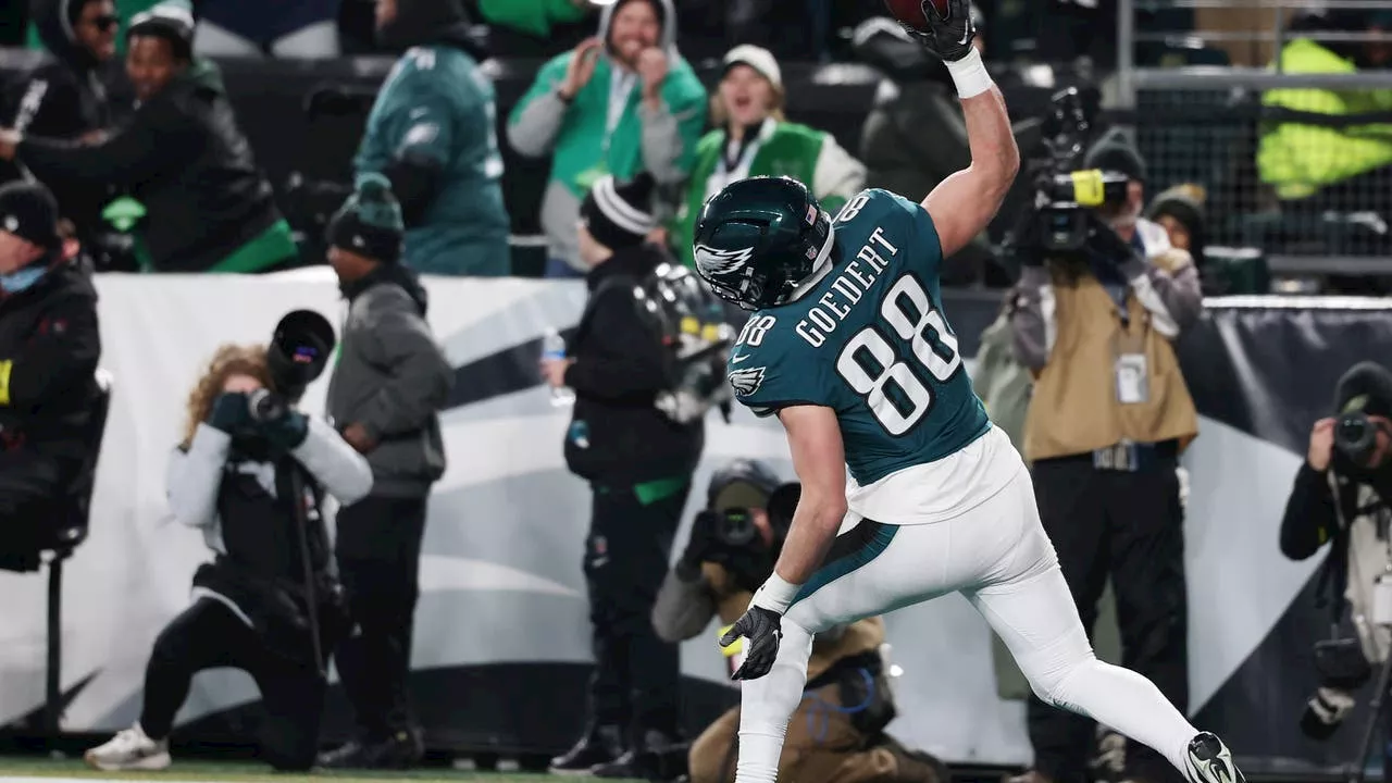 Hurts, Goedert Lead Eagles Past Packers in Wild Card Playoff