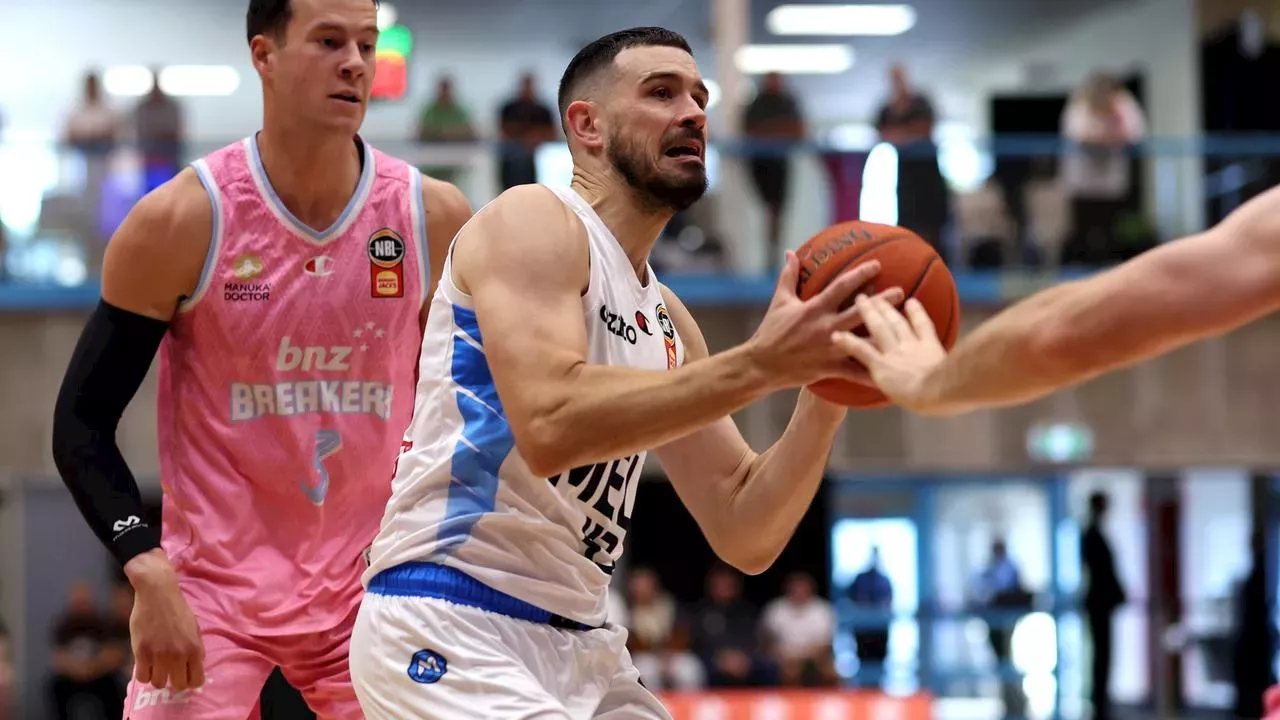 Goulding's miracle shot lifts Melbourne United to victory over Breakers