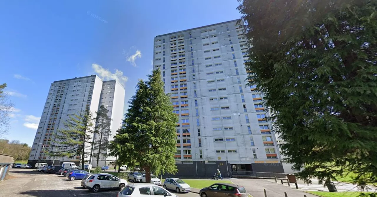 Man arrested after 'barricading' himself in Clydebank flat as police officers injured