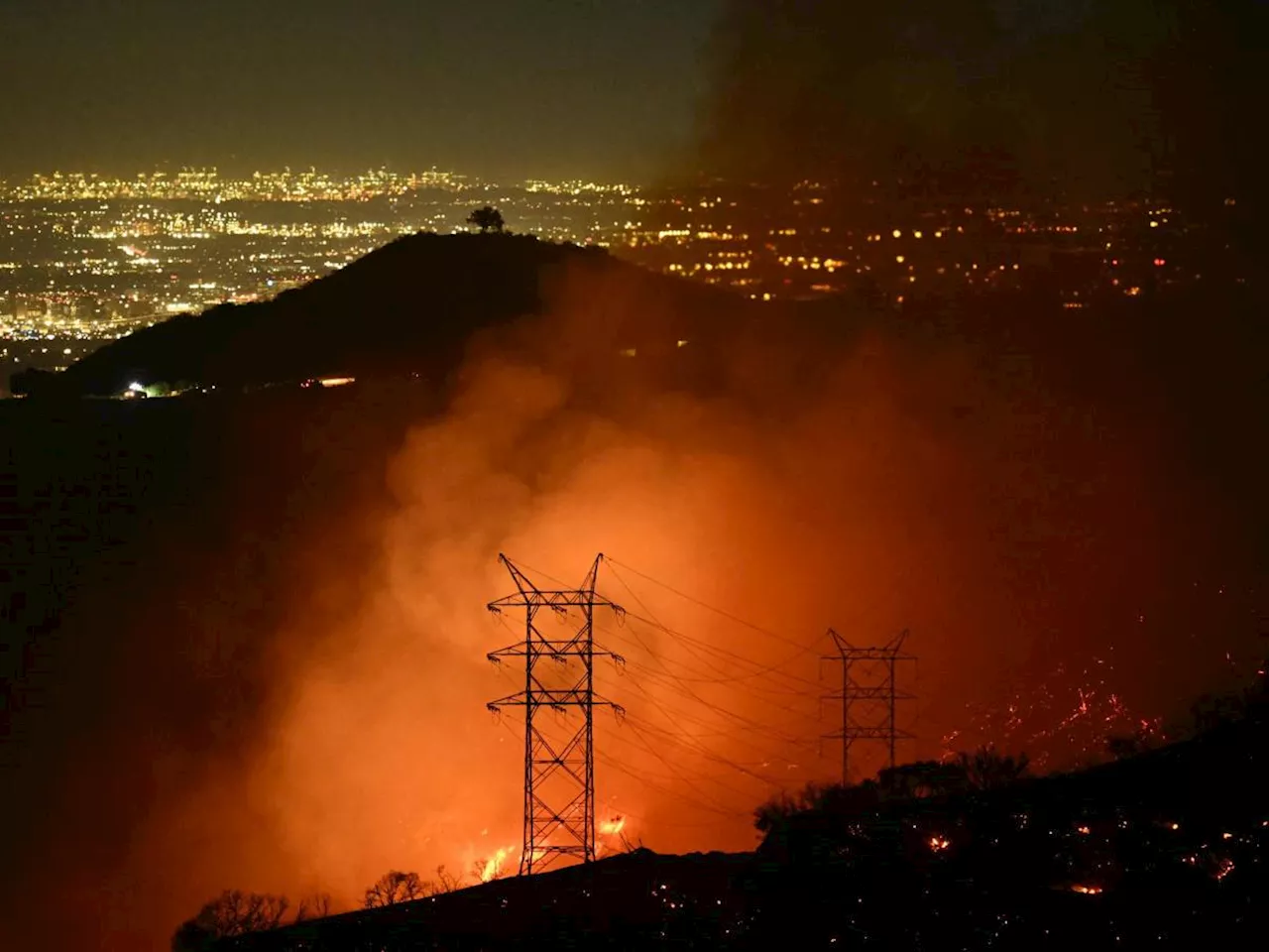 Piromani, guasti elettrici e fiamme riattivate dal vento: così è cominciato l'inferno a Los Angeles