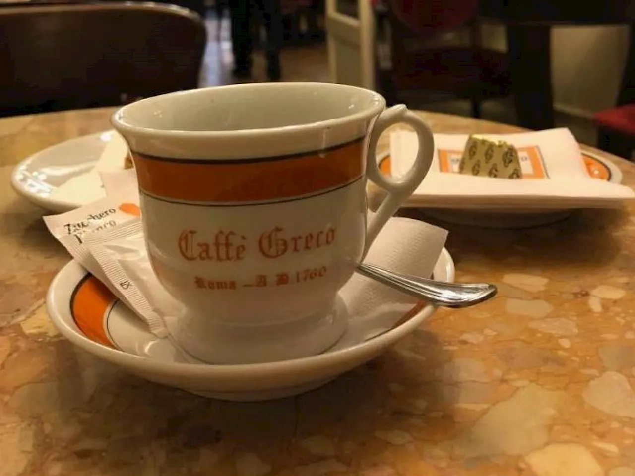 'Troppi 86 euro per una colazione? Al Caffè Greco si paga per la Storia'