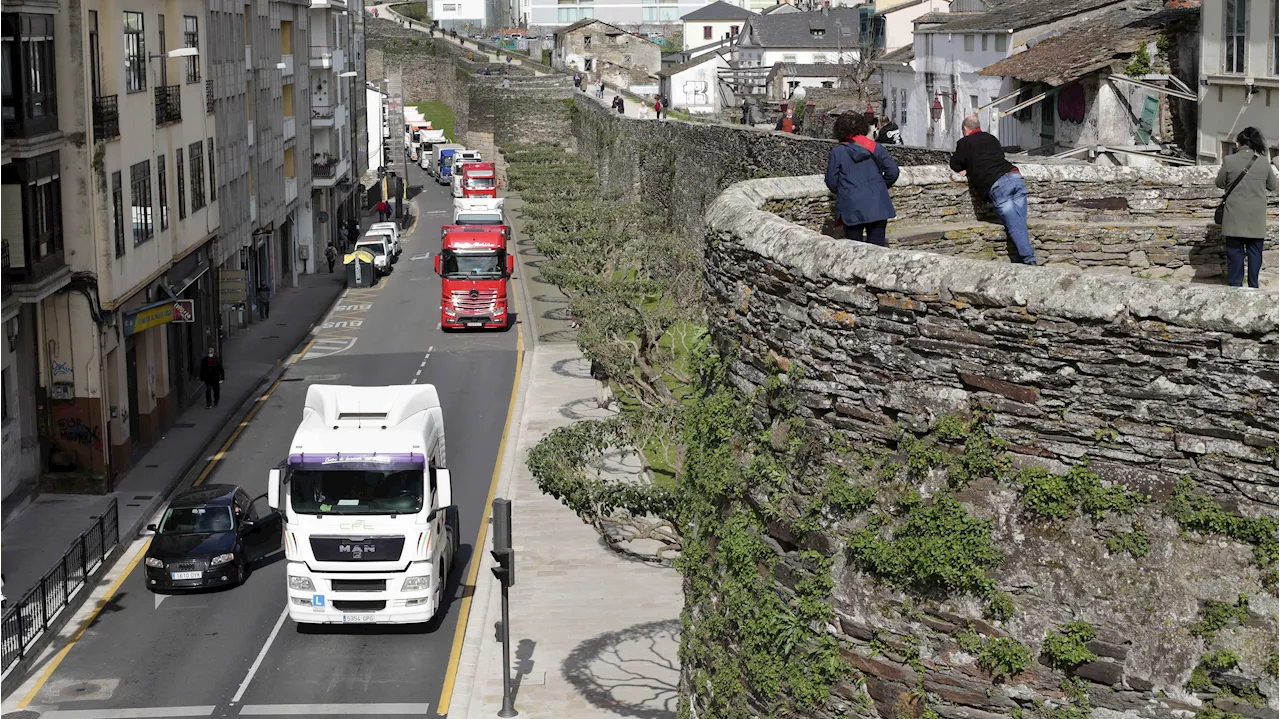 Salvan a un menor que pretendía tirarse desde la muralla de Lugo