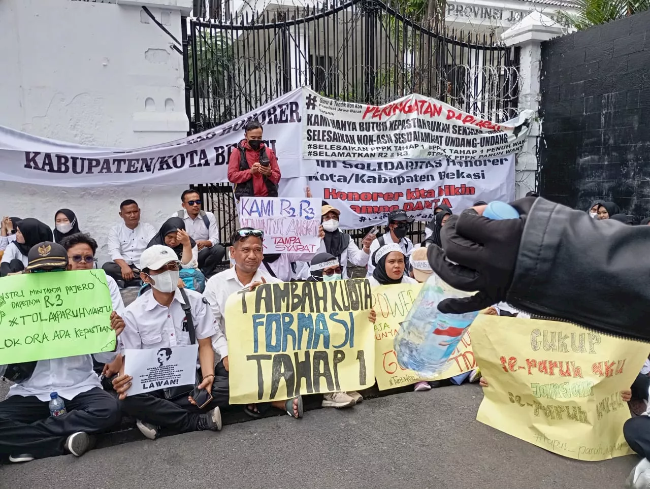 Honorers in West Java Demand Full-Time Positions