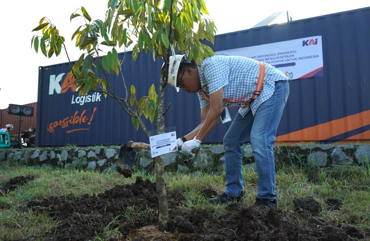 KAI Logistik Tanam 1.200 Pohon Dukung Gerakan Satu Juta Pohon