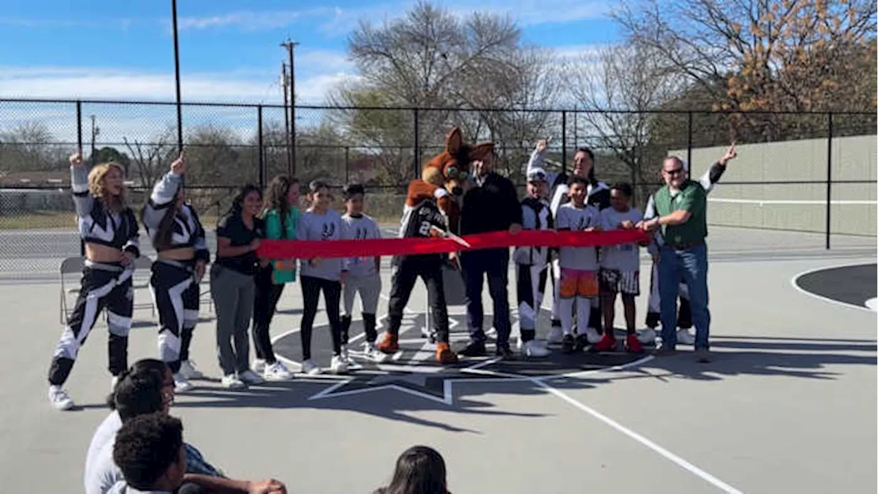 Spurs-themed courts debut at Pletz Park