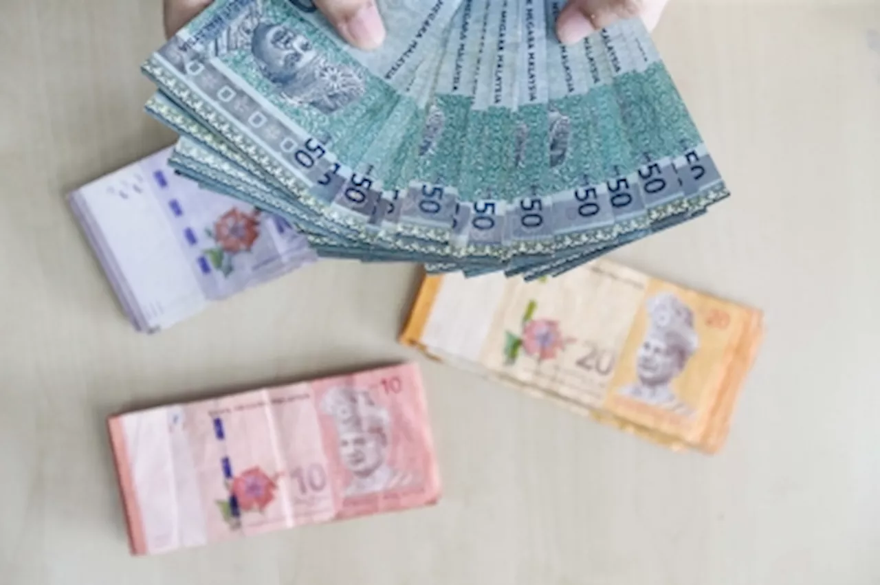 Ringgit Opens Lower Against US Dollar