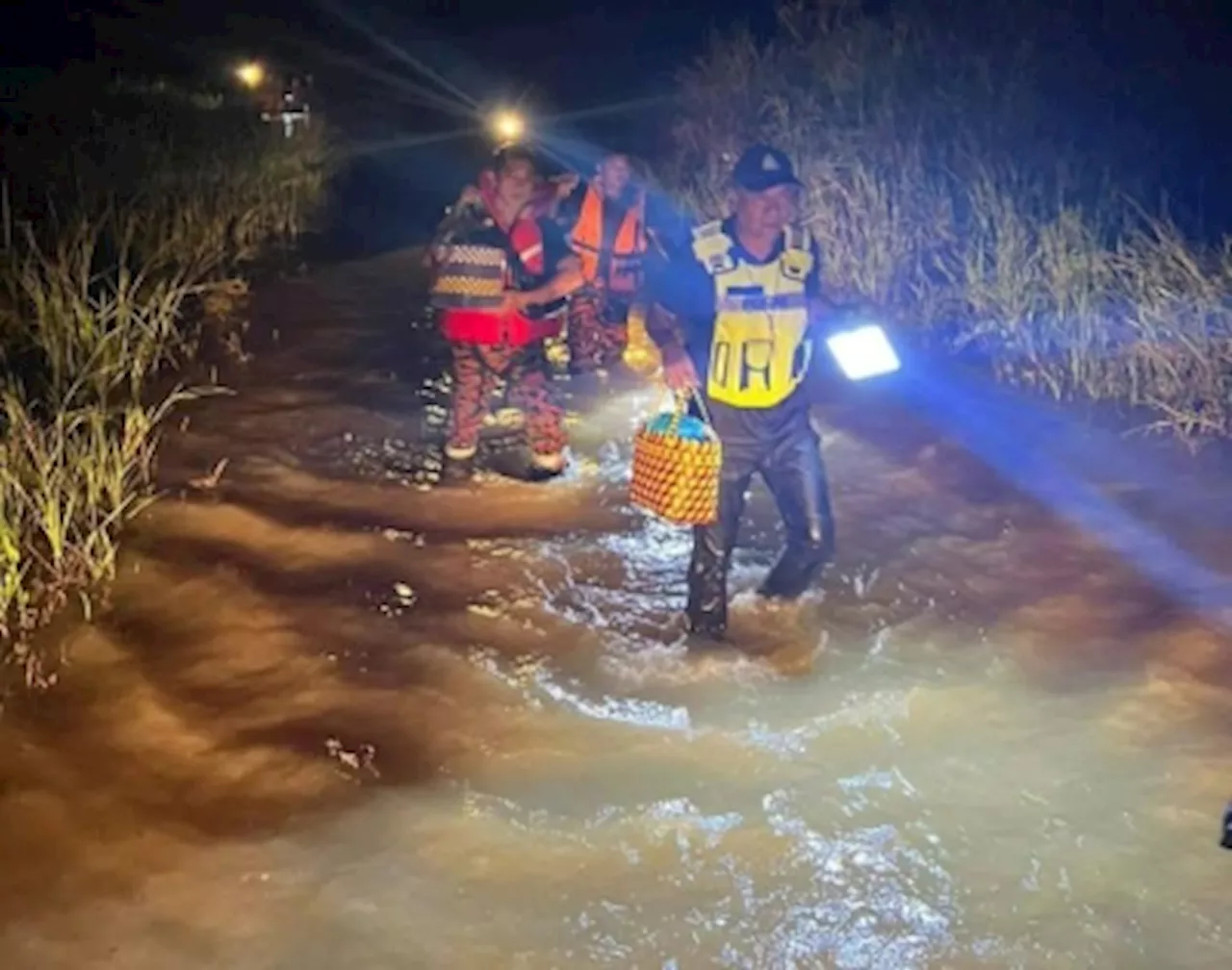 Three feet high and rising: Floods force longhouse residents evacuate to Kanowit shelter