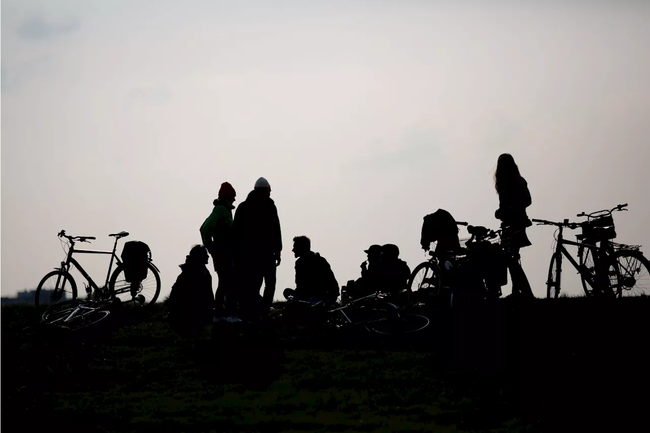 Forscher: Junge Menschen empfinden Politik als Gegner