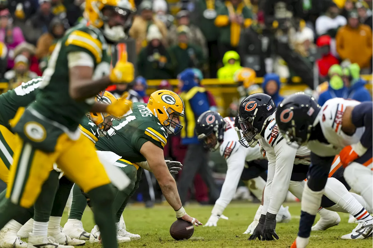 Packers Center Josh Myers Carted Off Field With Leg Injury