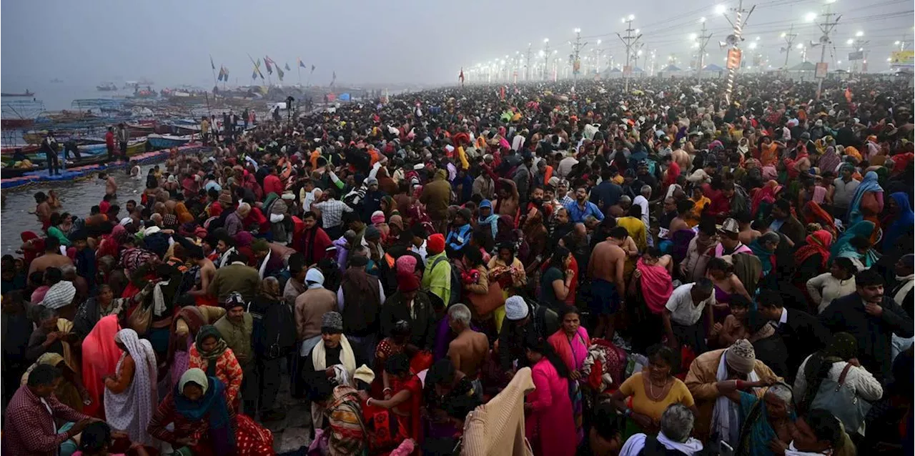 Millionen Pilger bei Maha Kumbh Mela 2025 am Ganges