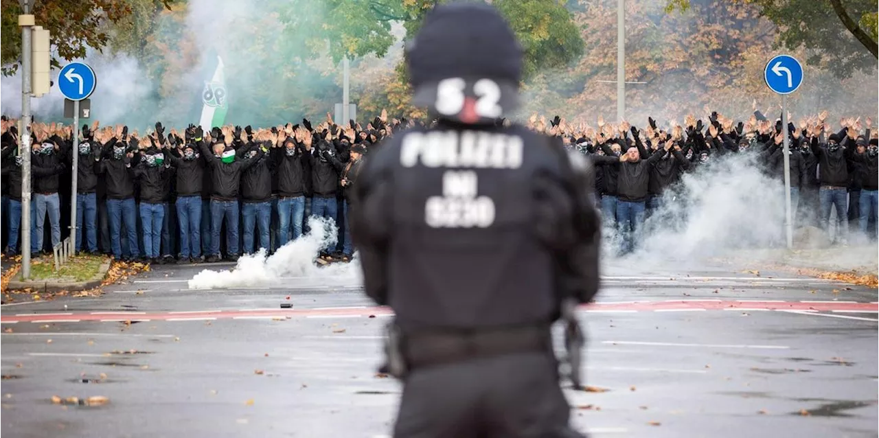 Streit um Polizeikosten im Fu&szlig;ball: Karlsruhe f&auml;llt Urteil