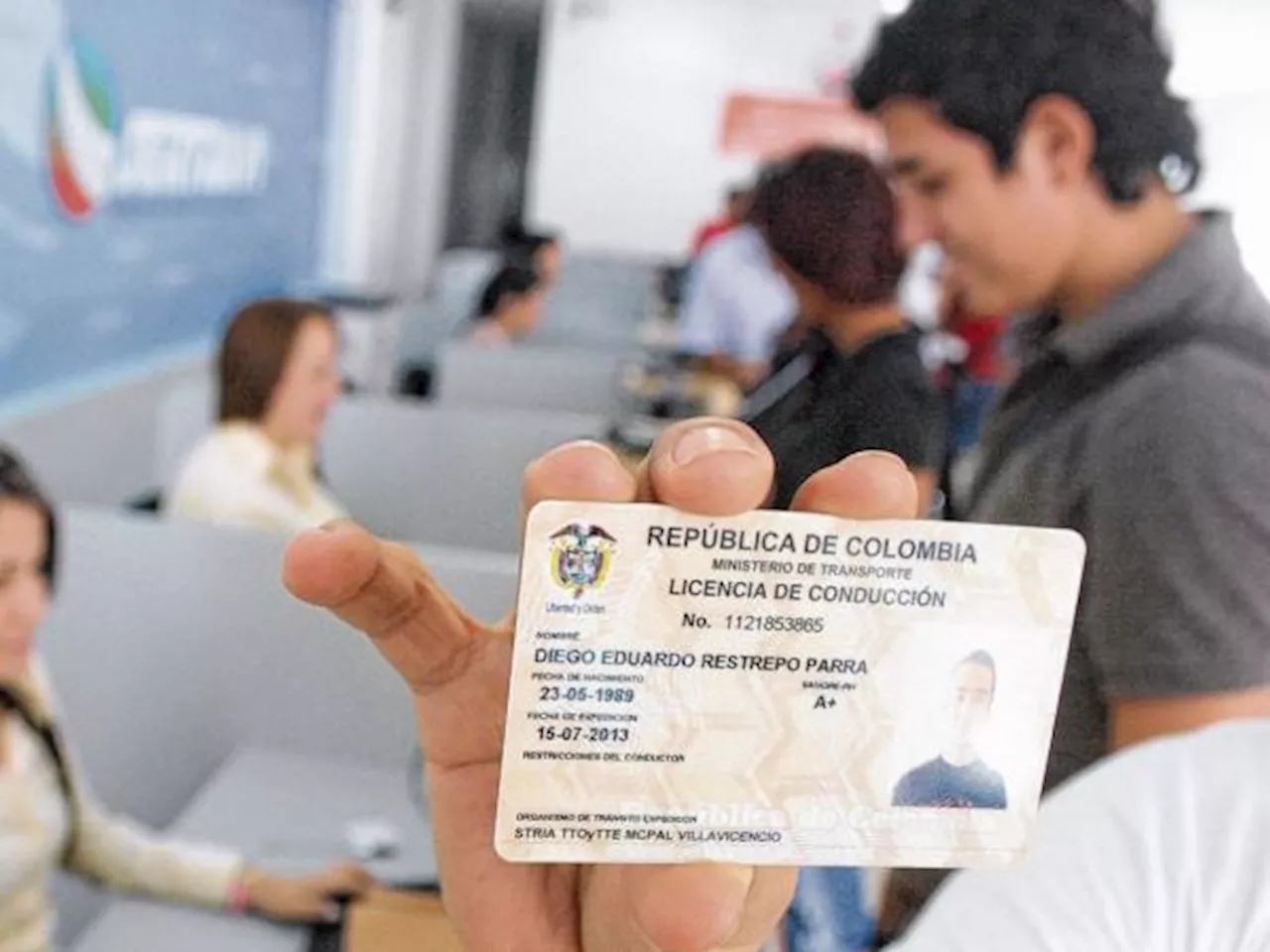 ¿Cuáles son los requisitos para obtener una licencia de conducir en Colombia?