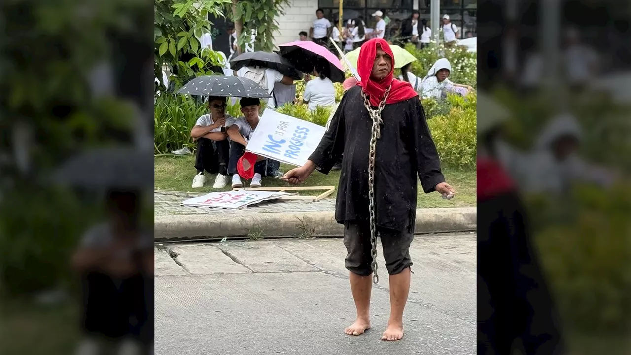 Performance Artist Criticizes INC Rally in Cagayan de Oro