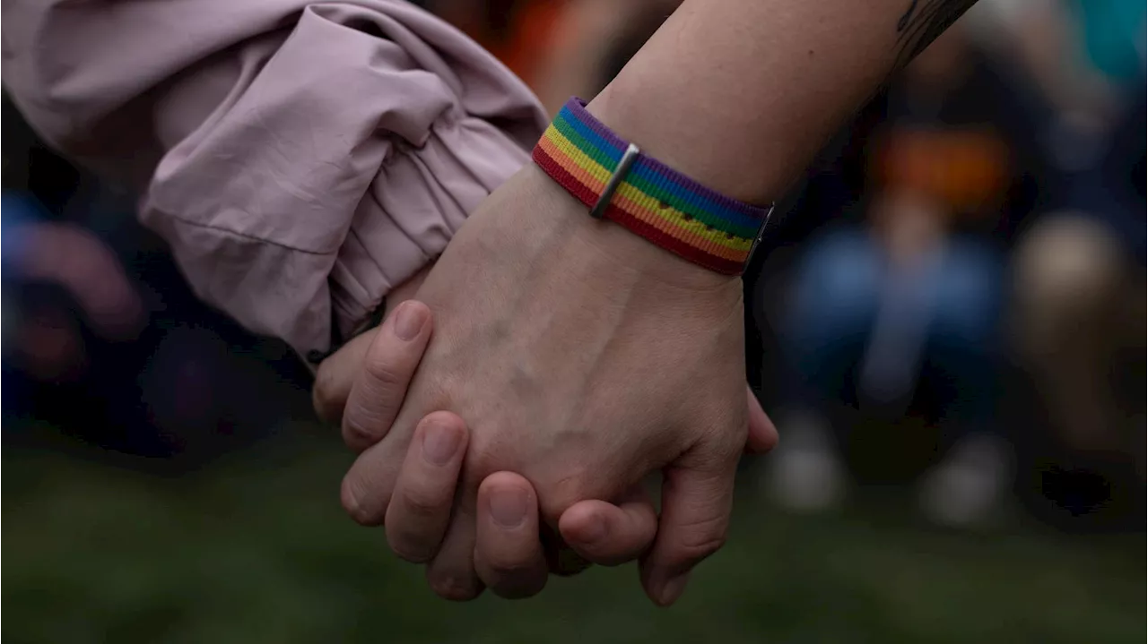 Igualdad recuerda a la Iglesia que es 'absolutamente ilegal' promover terapias 'de conversión' para personas LGTBI+